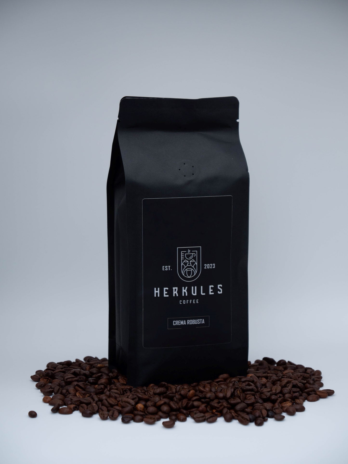 Hervorragender Kaffee aus Kassel: Eine Verpackung von Herkules Coffee Robusta auf Bohnen