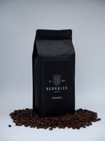 Hervorragender Kaffee aus Kassel: Eine Verpackung von Herkules Coffee Robusta auf Bohnen